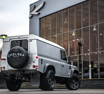 Фото дисков Kahn Mondial Retro на Land Rover Defender I