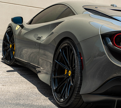 Фото дисков HRE P104SC на Ferrari F8