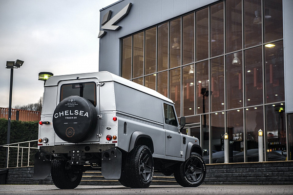 Фото дисков Kahn Mondial Retro  на Land Rover Defender I