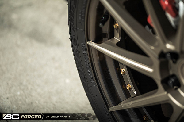 Фото дисков BC Forged HCA210 Сатиновая бронза на Ford Mustang V