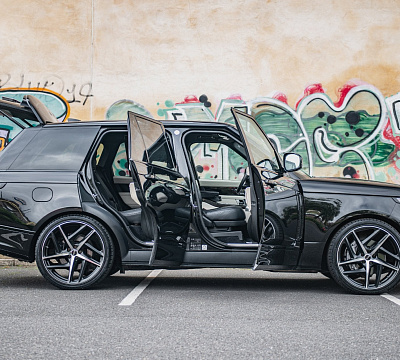 Фото дисков Kahn Type 52 RS на Range Rover IV