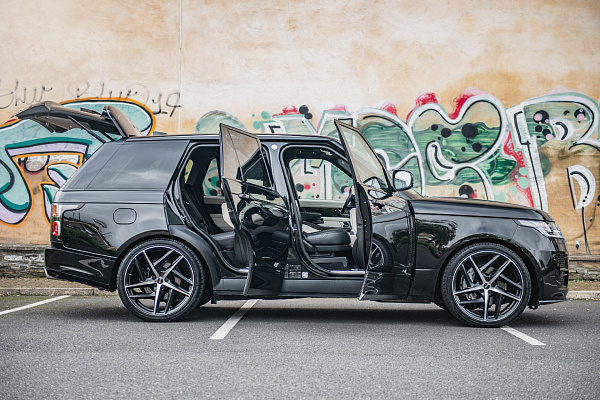 Фото дисков Kahn Type 52 RS Черный сатин на Land Rover Range Rover IV