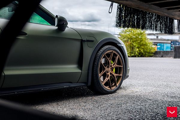 Фото дисков Vossen HF-5 Сатиновая бронза на Porsche Taycan I