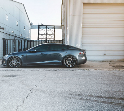 Фото дисков Vossen VFS-1 на Tesla Model S