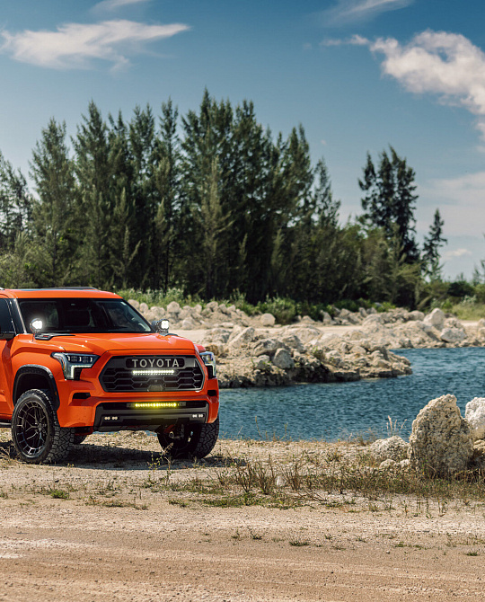 Фото дисков HFX-1 (6-Lug) Черный глянец на Toyota Sequoia III