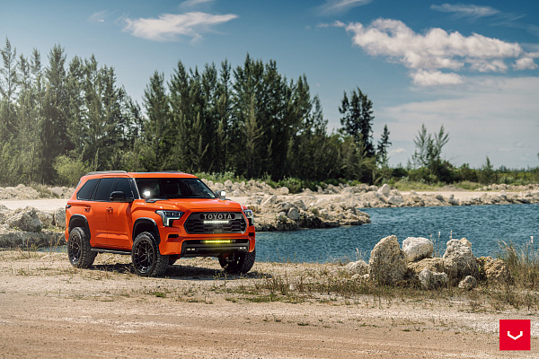 Фото дисков Vossen HFX-1 (6-Lug) Черный глянец на Toyota Sequoia III