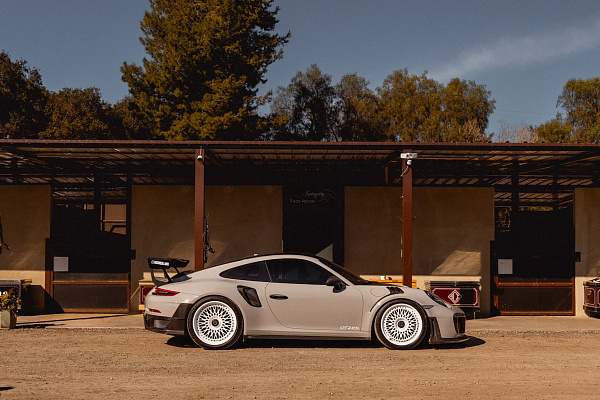 Фото дисков Brixton Forged TR20 Белый глянец на Porsche 911 VII
