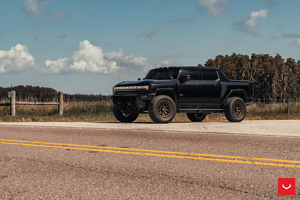 Фото дисков Vossen HFX-1 (8-Lug) Сатиновая бронза на GMC Hummer EV