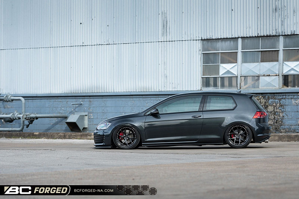 Фото дисков BC Forged HCS21 Глянцевый темный лак на Volkswagen Golf VII