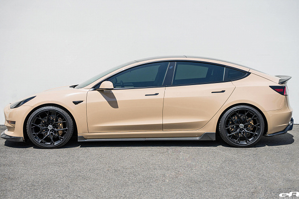 Фото дисков HRE FF10 Черный сатин на Tesla Model 3