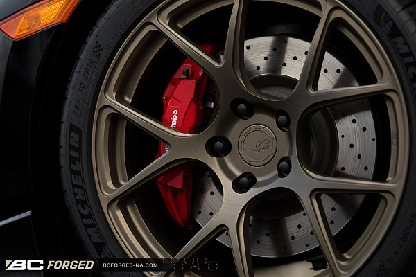 Фото дисков BC Forged RZ05 Сатиновая бронза на Honda Civic Type R FL5