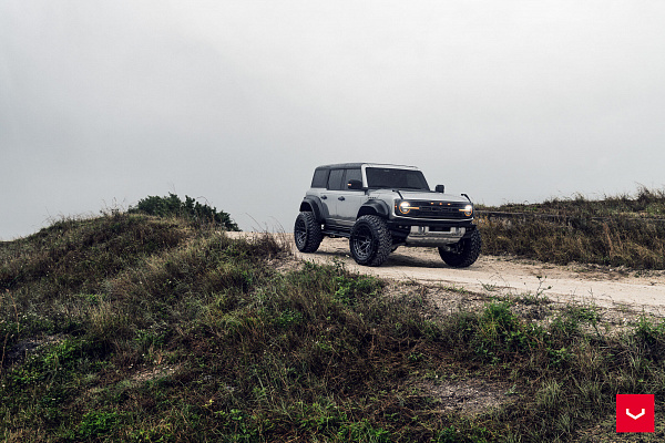 Фото дисков Vossen HFX-1 (6-Lug) Черный глянец на Ford Bronco