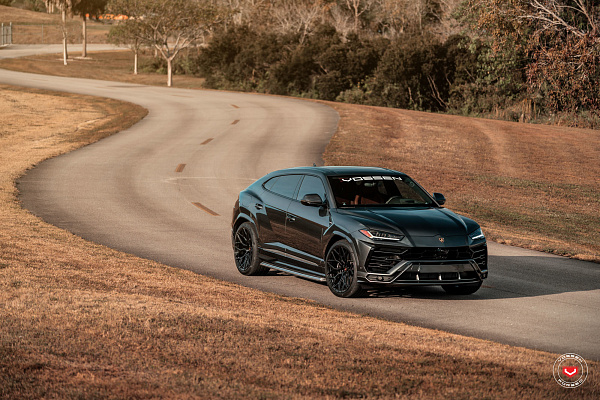 Фото дисков Vossen S17-01 Черный глянец на Lamborghini Urus