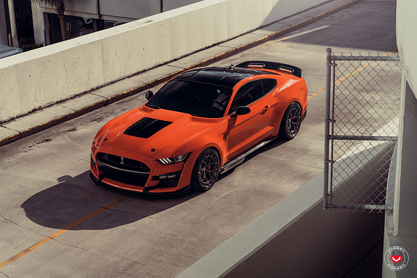 Фото дисков Vossen LC3-01 Глянцевый темный лак на Ford Mustang VI
