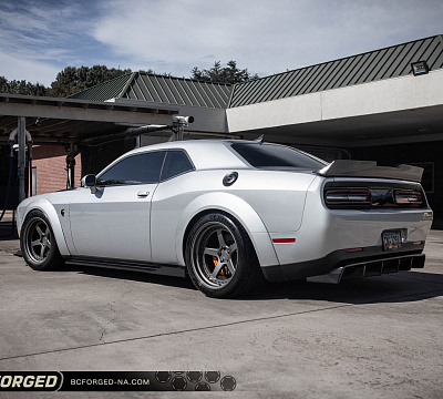 Фото дисков BC Forged LE05 // MLE05 на Dodge Challenger III