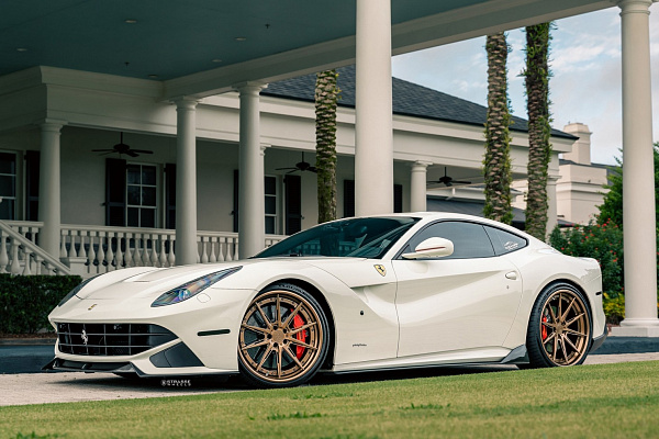 Фото дисков Strasse Wheels SV10-RS Deep Concave FS Сатиновая бронза на Ferrari F12