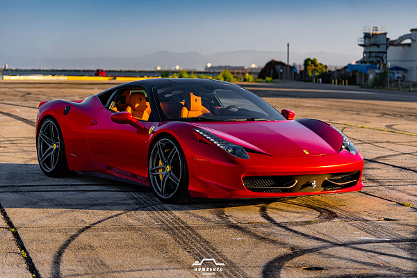 Фото дисков HRE P107 Глянцевый графит на Ferrari 458