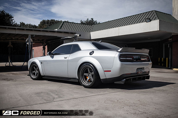 Фото дисков BC Forged LE05 // MLE05 Матовый графит на Dodge Challenger III