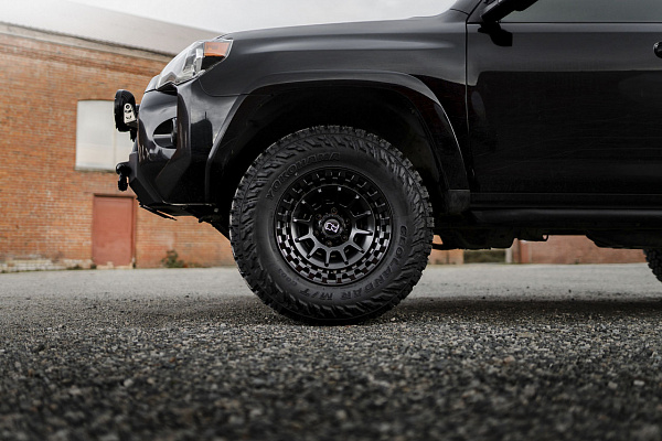 Фото дисков Black Rhino BARRAGE Черный сатин на Toyota 4Runner V