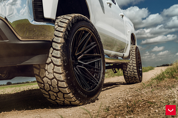 Фото дисков Vossen HF6-5 Черный глянец на Chevrolet Silverado IV