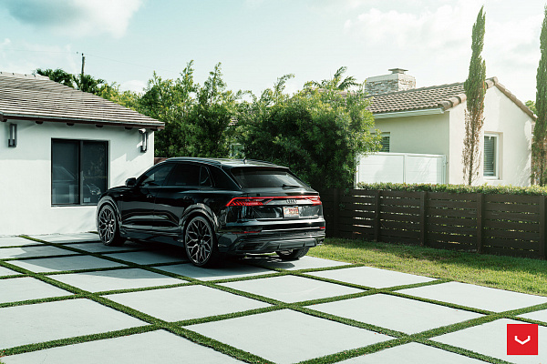 Фото дисков Vossen HF-2 Черный глянец на Audi Q8