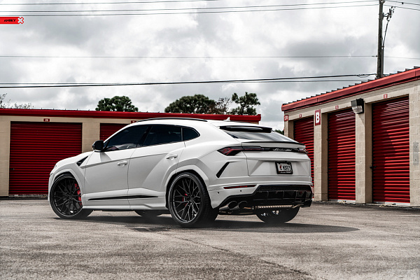 Фото дисков Anrky AN30 Черный сатин на Lamborghini Urus