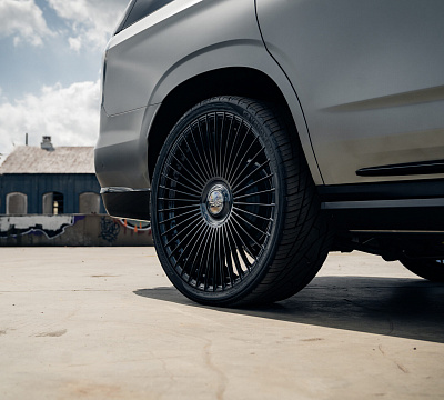 Фото дисков Vossen S17-16 на Cadillac Escalade V