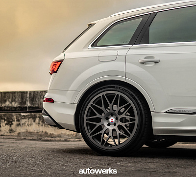 Фото дисков HRE 300M на Audi Q7 (4M)