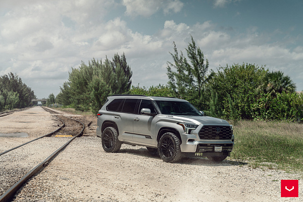 Фото дисков Vossen HF6-5 Черный глянец на Toyota Sequoia III