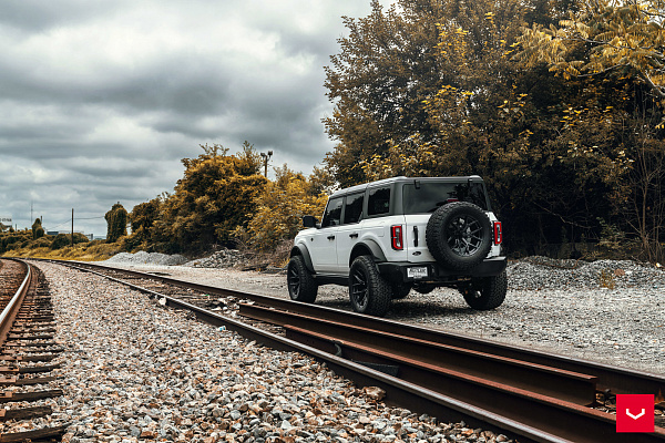 Фото дисков Vossen HF6-4 Черный сатин на Ford Bronco
