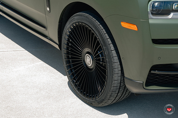 Фото дисков Vossen S17-16 Черный глянец на Rolls-Royce Cullinan