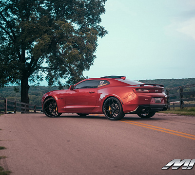 Фото дисков MRR M228 на Chevrolet Camaro VI