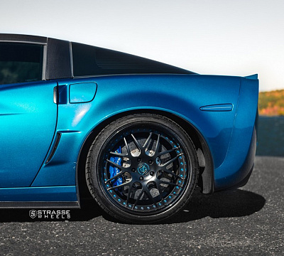 Фото дисков Strasse Wheels SV8 Signature на Chevrolet Corvette C6