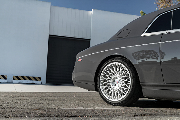 Фото дисков HRE 501M Глянцевый лак на Rolls-Royce Phantom