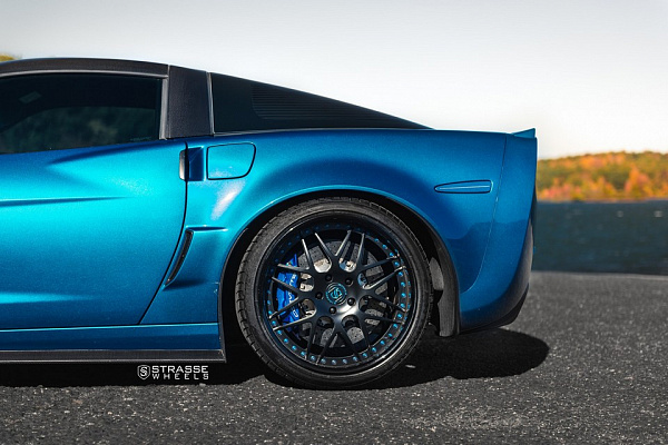 Фото дисков Strasse Wheels SV8 Signature Черный сатин на Chevrolet Corvette C6