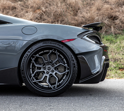 Фото дисков Brixton Forged PF9 на McLaren 600