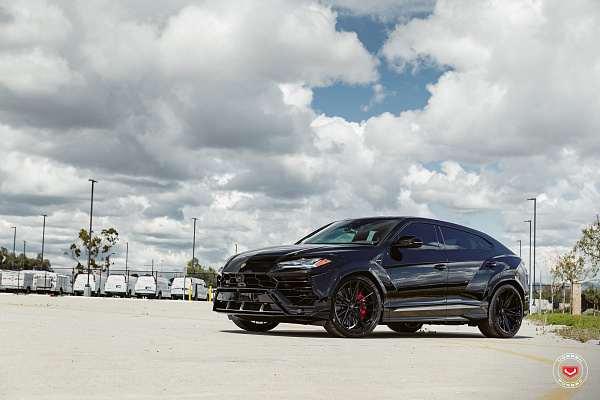 Фото дисков Vossen M-X6 Черный глянец на Lamborghini Urus