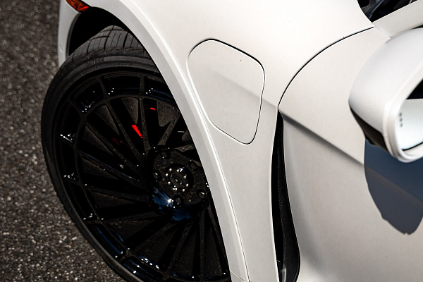 Фото дисков Radi8 R807 Черный глянец на Porsche Taycan I