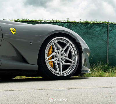 Фото дисков Anrky S3-X3 на Ferrari 812