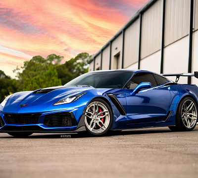 Фото дисков Strasse Wheels SV4 Deep Concave Duoblock на Chevrolet Corvette C7