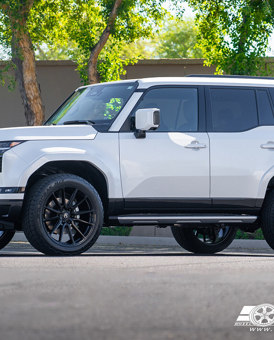 Фото дисков HF6-1 Черный глянец на Lexus GX III