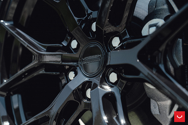 Фото дисков Vossen HF6-4 Черный глянец на GMC Sierra IV