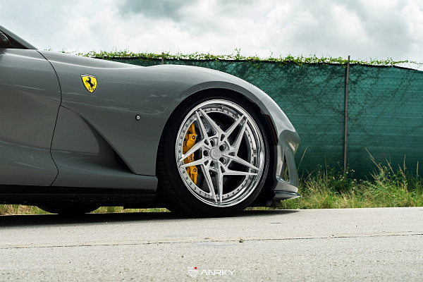Фото дисков Anrky S3-X3 Глянцевый лак на Ferrari 812