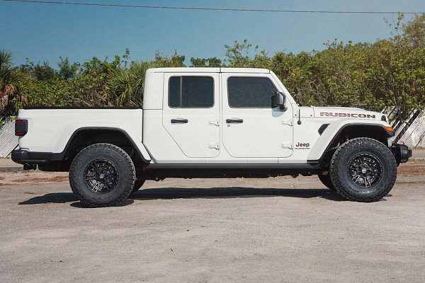 Фото дисков 4PLAY 4PS01 Черный глянец на Jeep Gladiator II (JT)