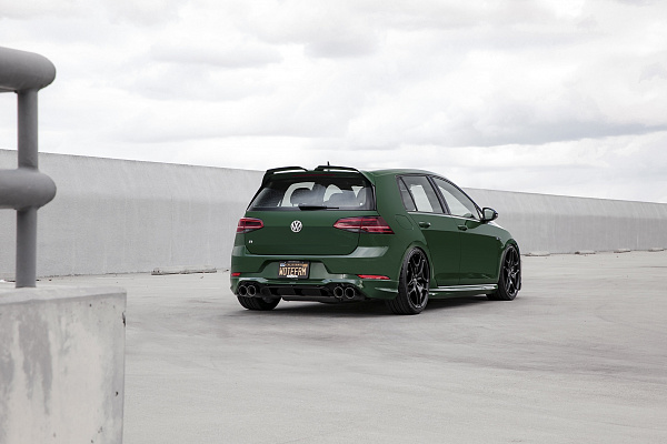 Фото дисков Rotiform HUR Черный сатин на Volkswagen Golf VII