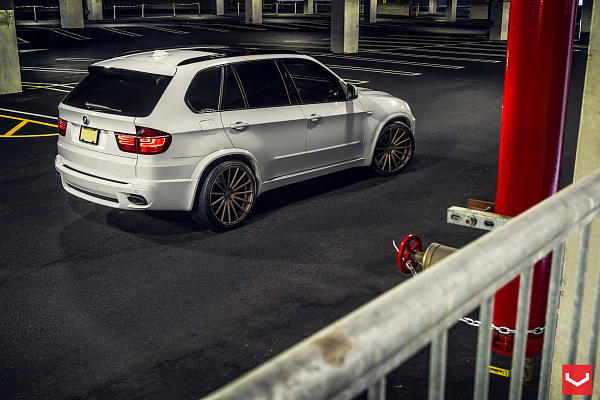 Фото дисков Vossen VFS-2 Сатиновое темное золото на BMW X5/X5 M (E70)