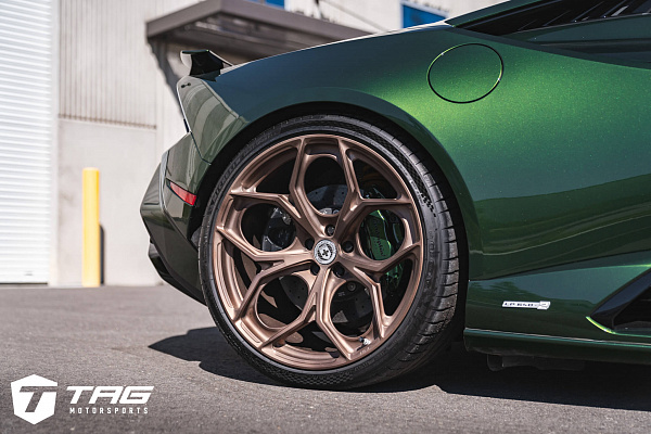 Фото дисков HRE P111SC Сатиновая бронза на Lamborghini Huracan