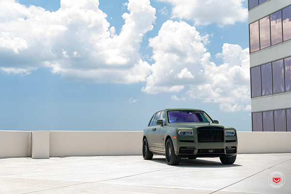 Фото дисков Vossen S17-16 Черный глянец на Rolls-Royce Cullinan