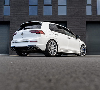 Фото дисков Bola FLS на Volkswagen Golf VIII