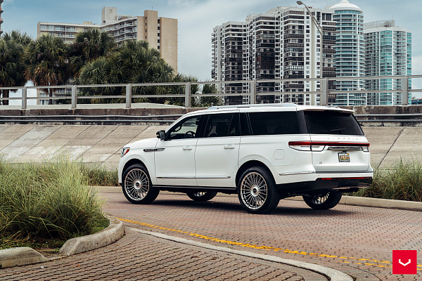 Фото дисков Vossen HF-8 Глянцевый лак на Lincoln Navigator IV